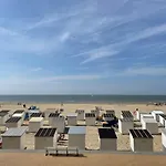 Uniek Op De Zeedijk Met Parking * Ostend