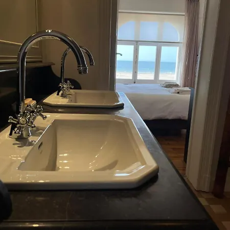 Uniek Op De Zeedijk Met Parking Appartement Ostende