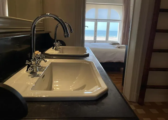 Uniek Op De Zeedijk Met Parking Apartment Ostend