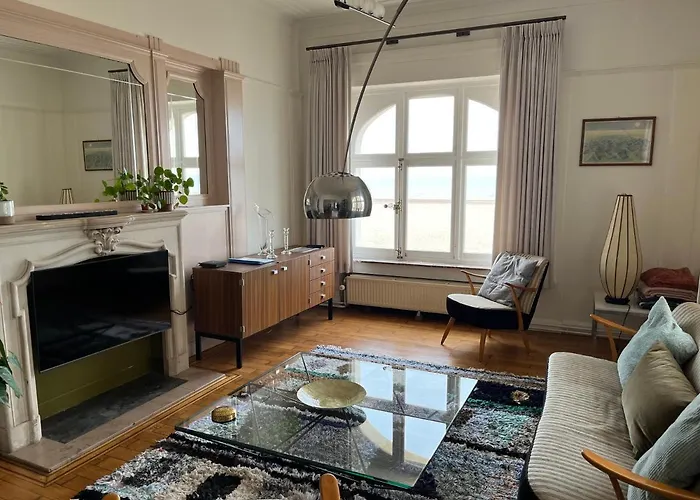 Apartment Uniek Op De Zeedijk Met Parking Ostend