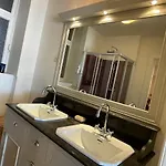 Apartamento Uniek Op De Zeedijk Met Parking Ostende