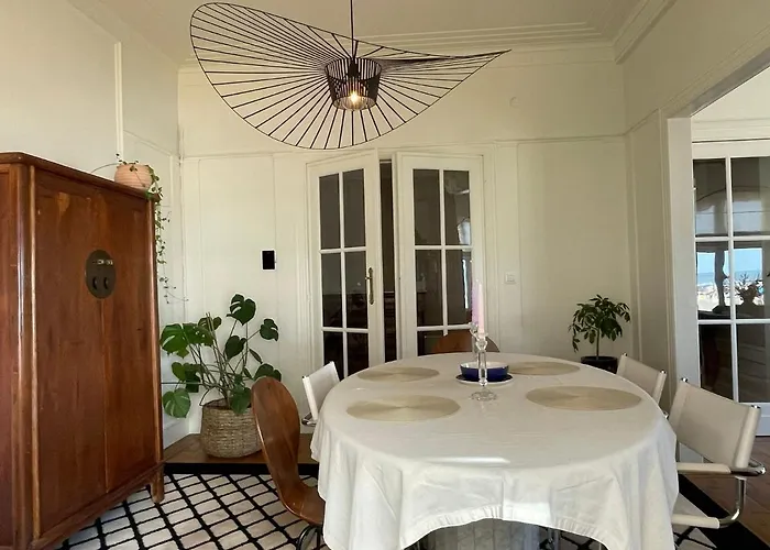 Uniek Op De Zeedijk Met Parking Ostende